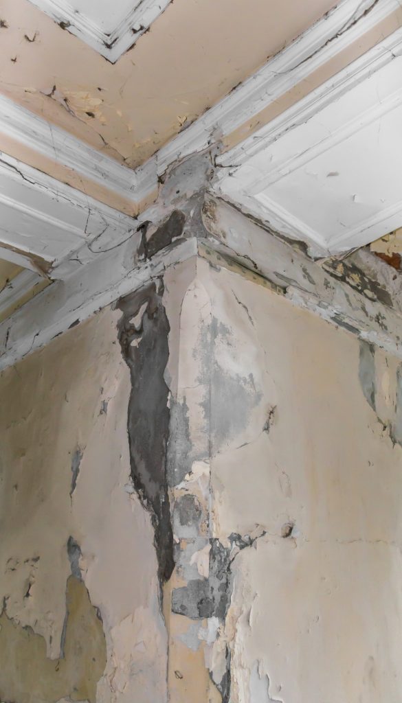 Ceiling and walls damage by humidity